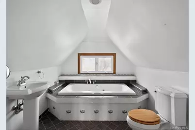 64 Watchogue Road, New York, NY 10314 - Photo 22