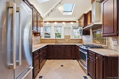 79 Red Ground Road, Roslyn Heights, NY 11577 - Photo 6