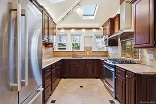 79 Red Ground Rd, Roslyn Heights, NY 11577 - Photo 6