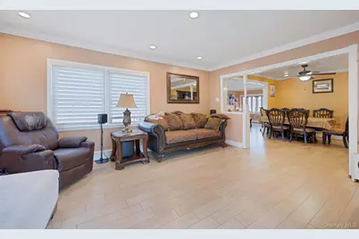 481 May Lane, East Meadow, NY 11554 - Photo 16