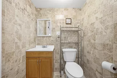 147 Ruth Street, West Islip, NY 11795 - Photo 22