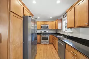 147 Ruth St, West Islip, NY 11795 - Photo 6