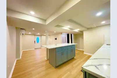 [Address not provided], New Hyde Park, NY 11040 - Photo 18