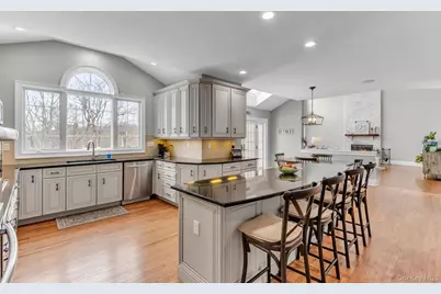 19 Sassinoro Boulevard, Cortlandt Manor, NY 10567 - Photo 14