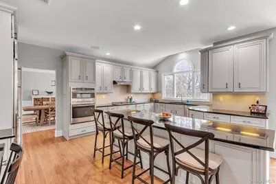 19 Sassinoro Boulevard, Cortlandt Manor, NY 10567 - Photo 12