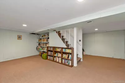 31 Steven Street, Plainview, NY 11803 - Photo 18