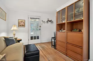 21 Lawrence Pl, Pelham, NY 10803 - Photo 10