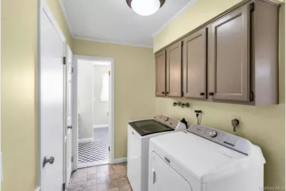 5845 N Bayview Road, Southold, NY 11971 - Photo 12