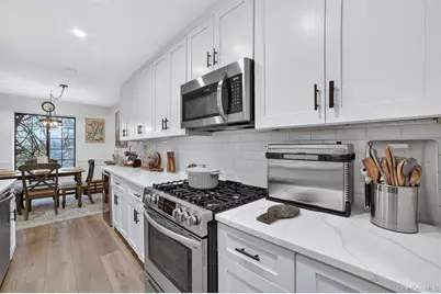 121 Foxwood Circle #121, Mount Kisco, NY 10549 - Photo 24
