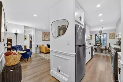 121 Foxwood Circle #121, Mount Kisco, NY 10549 - Photo 2