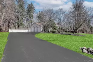 4 Kings Gate Rd, Suffern, NY 10901 - Photo 2