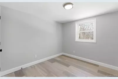 452 Montauk Highway, East Quogue, NY 11942 - Photo 8