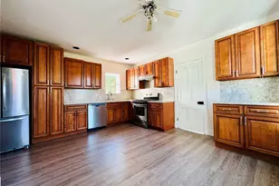 38 Linden Pl, New Rochelle, NY 10801 - Photo 2