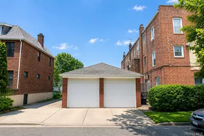 9701 69th Avenue, Forest Hills, NY 11375 - Photo 20