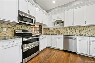 21 Colgate Ln, Woodbury, NY 11797 - Photo 4