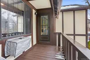 64 Foxwood Dr, Pleasantville, NY 10570 - Photo 18