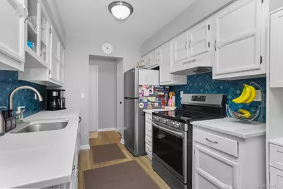64 Foxwood Drive #8, Pleasantville, NY 10570 - Photo 4