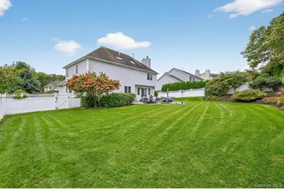 10 Manor Place, Smithtown, NY 11787 - Photo 30