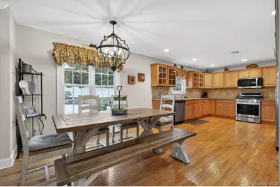 10 Manor Place, Smithtown, NY 11787 - Photo 14