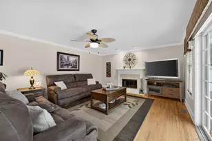 10 Manor Pl, Smithtown, NY 11787 - Photo 12