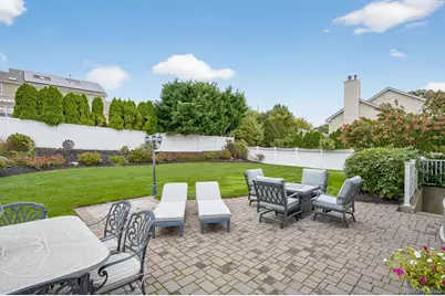 10 Manor Place, Smithtown, NY 11787 - Photo 32