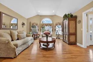 10 Manor Pl, Smithtown, NY 11787 - Photo 8