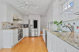 401 Heathcote Rd, Scarsdale, NY 10583 - Photo 12