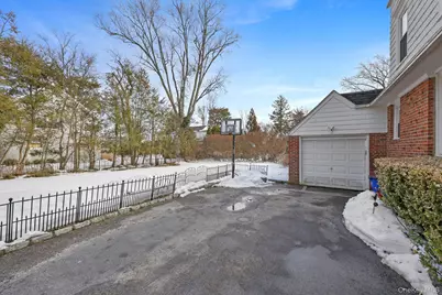 401 Heathcote Road, Scarsdale, NY 10583 - Photo 30