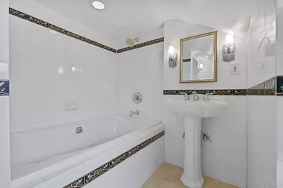 401 Heathcote Road, Scarsdale, NY 10583 - Photo 28