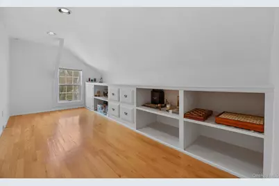 401 Heathcote Road, Scarsdale, NY 10583 - Photo 24