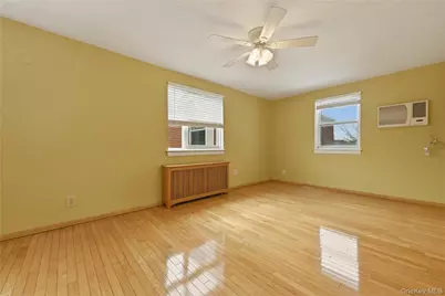 263-33 73rd Avenue #97A72, Glen Oaks, NY 11004 - Photo 8