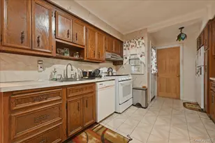 135-14 220th St, Springfield Gardens, NY 11413 - Photo 6