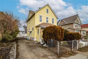 21 Washington Ave, Lynbrook, NY 11563 - Photo 2