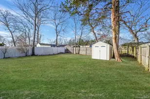 78 Adirondack Dr, Selden, NY 11784 - Photo 30