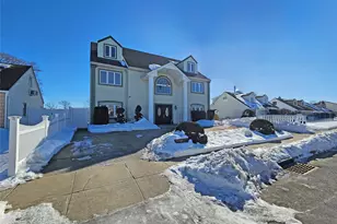 645 W Wyngate Dr W, Valley Stream, NY 11580 - Photo 2