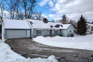 52 Clover Hill Dr, Poughkeepsie, NY 12603 - Photo 2