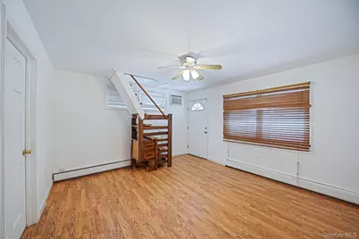 723 W Main Street, Riverhead, NY 11901 - Photo 6