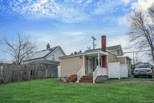 723 W Main St, Riverhead, NY 11901 - Photo 2