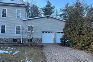217 Lincoln Ave, Rockville Centre, NY 11570 - Photo 2