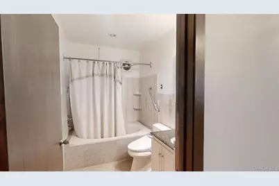 217 Lincoln Avenue, Rockville Centre, NY 11570 - Photo 14