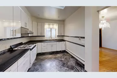 217 Lincoln Avenue, Rockville Centre, NY 11570 - Photo 8