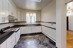 217 Lincoln Ave, Rockville Centre, NY 11570 - Photo 8