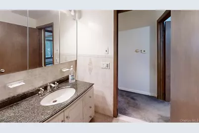 217 Lincoln Avenue, Rockville Centre, NY 11570 - Photo 12