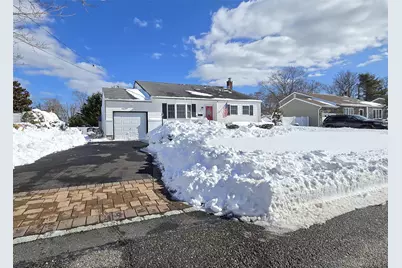 165 Edgewater Avenue, Bayport, NY 11705 - Photo 2