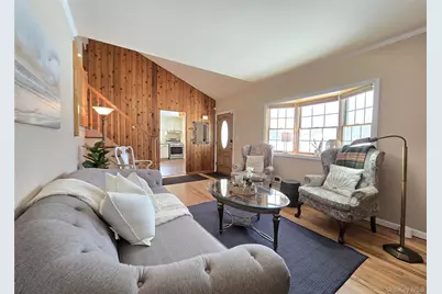 165 Edgewater Avenue, Bayport, NY 11705 - Photo 4