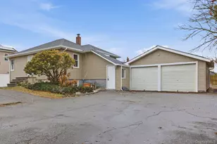 633 7th St, West Babylon, NY 11704 - Photo 2