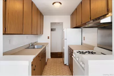 25 Stewart Place #716, Mount Kisco, NY 10549 - Photo 12