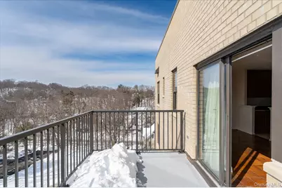 25 Stewart Place #716, Mount Kisco, NY 10549 - Photo 4