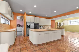 16 Serein Ct, Syosset, NY 11791 - Photo 8