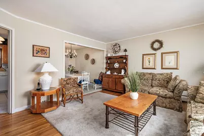 31 Walnut Avenue, Farmingdale, NY 11735 - Photo 4